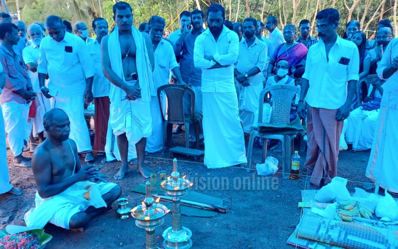 ആരൂഡ ഭൂമി പരിഗ്രഹവും നൂതന ക്ഷേത്രത്തിന്റെ കുറ്റിയടിക്കല്‍ കര്‍മ്മവും