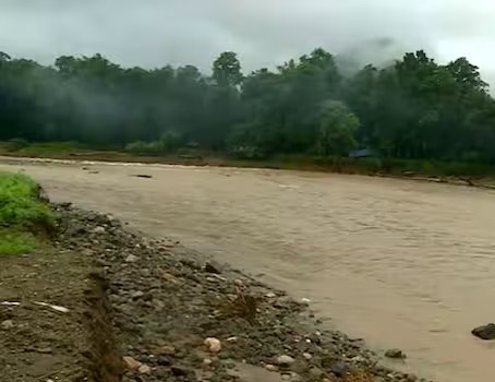 വയനാട് ദുരന്തം, കാണാതായവരെ കണ്ടെത്താന്‍ സഹായം തേടി പൊലീസ്; അടിയന്തരമായി മുങ്ങള്‍ വിദഗ്ദ്ധരുടെ സേവനം വേണം