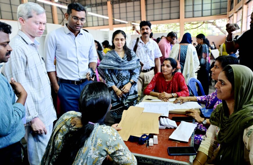 തദ്ദേശതിരഞ്ഞെടുപ്പ്; ഇവിഎം മെഷീനുകളുമായി ബൂത്തുകള്‍ സജ്ജം