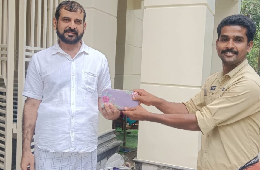 ഓട്ടോറിക്ഷയില്‍ നിന്നും കളഞ്ഞുകിട്ടിയ പണമടങ്ങിയ പേഴ്‌സ് ഉടമസ്ഥന് തിരിച്ച് നല്‍കി ഓട്ടോറിക്ഷ ഡ്രൈവര്‍