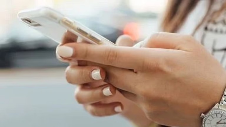 സഞ്ചാര്‍ സാഥി ആപ്പ് എല്ലാ സ്മാര്‍ട്ട് ഫോണുകളിലും ഇന്‍സ്റ്റാള്‍ ചെയ്യണമെന്ന് കേന്ദ്ര സര്‍ക്കാര്‍;എന്താണ് സഞ്ചാര്‍ സാഥി ആപ്പ് ?