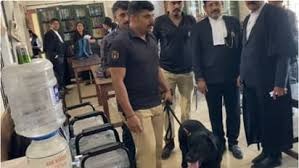 കാസര്‍കോട് ജില്ലാ കോടതിയില്‍ ബോംബ് ഭീഷണി