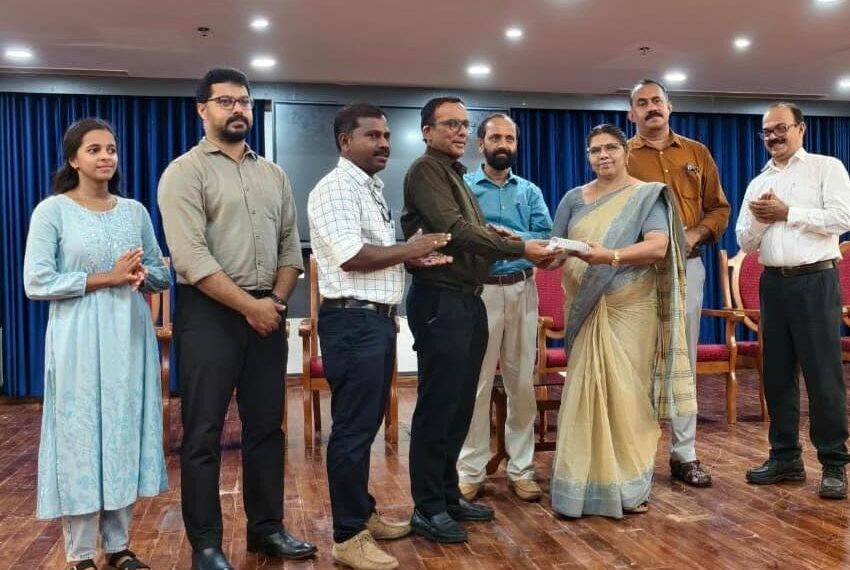 കണ്ണൂര്‍ സര്‍വ്വകലാശാല വിദ്യാര്‍ത്ഥികള്‍ക്കുള്ള അപകട ഇന്‍ഷുറന്‍സ്; പദ്ധതി രേഖകള്‍ കൈമാറി