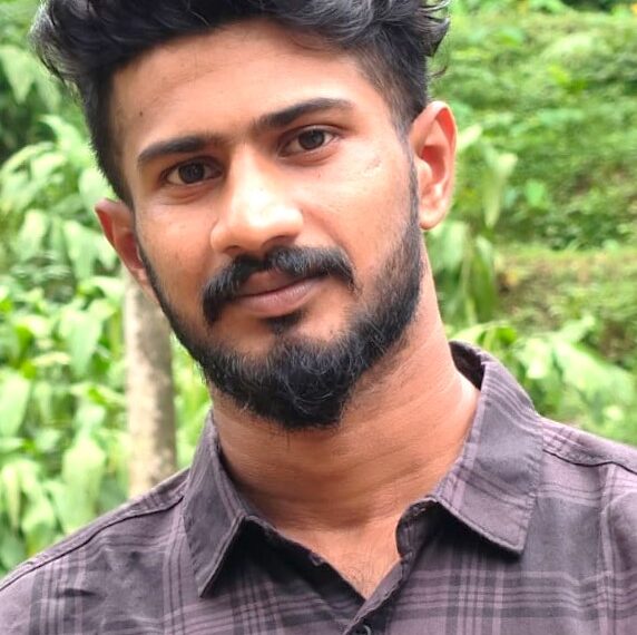വീട്ടുമുറ്റത്തെ എർത്ത് കമ്പിയിൽ നിന്നും ഷോക്കേറ്റ് യുവാവിന് ദാരുണാന്ത്യം
