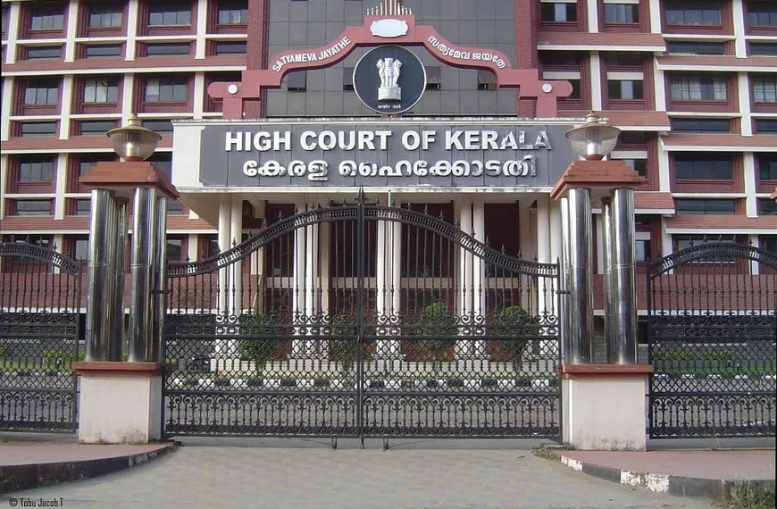മുത്തങ്ങയില് പൊലീസ് ഉദ്യോഗസ്ഥനെ വധിക്കാന് ശ്രമിച്ച കേസില് എം ഗീതാന്ദന് അടക്കമുള്ള പ്രതികളുടെ ശിക്ഷ മരവിപ്പിച്ചു